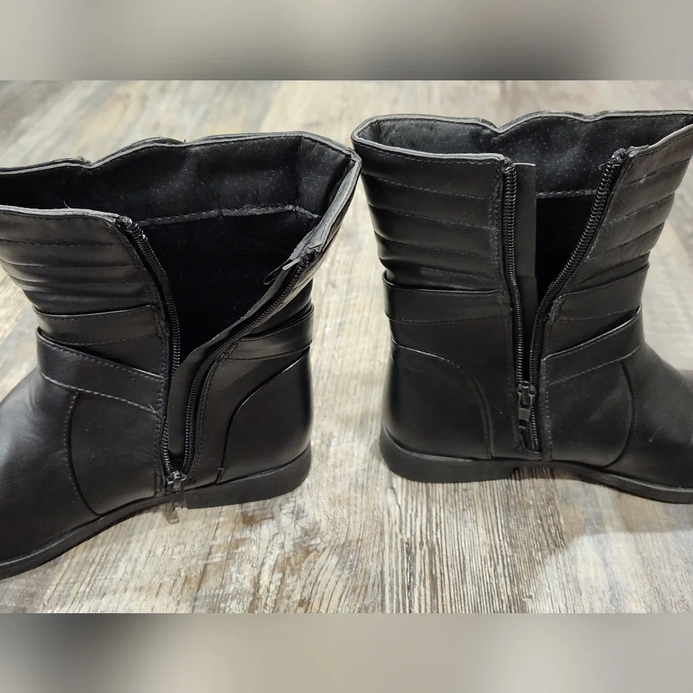YoKids Girls Size 2 Model: Adele - 37G, Black Zipper Boots w/decorative straps